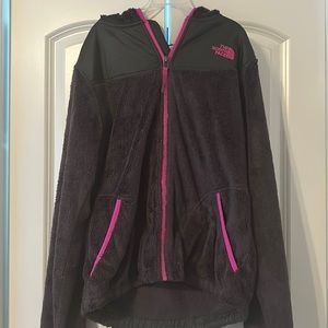 gray north face jacket